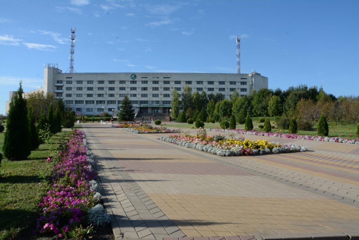 Поздравление выпускникам университета года!